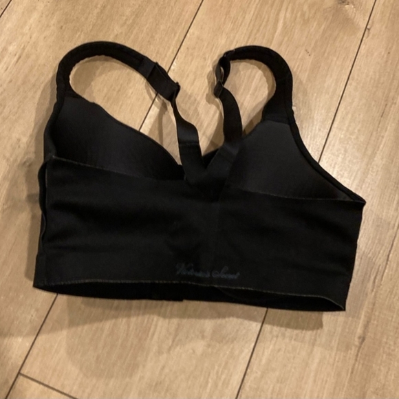 VIictora Secret Incredible Knock Out Bra - Picture 2 of 7